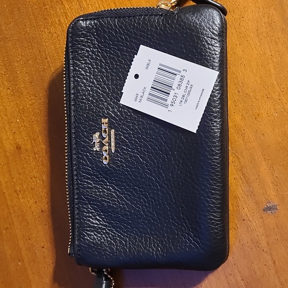 Coach Wristlet - Picture 4 of 4